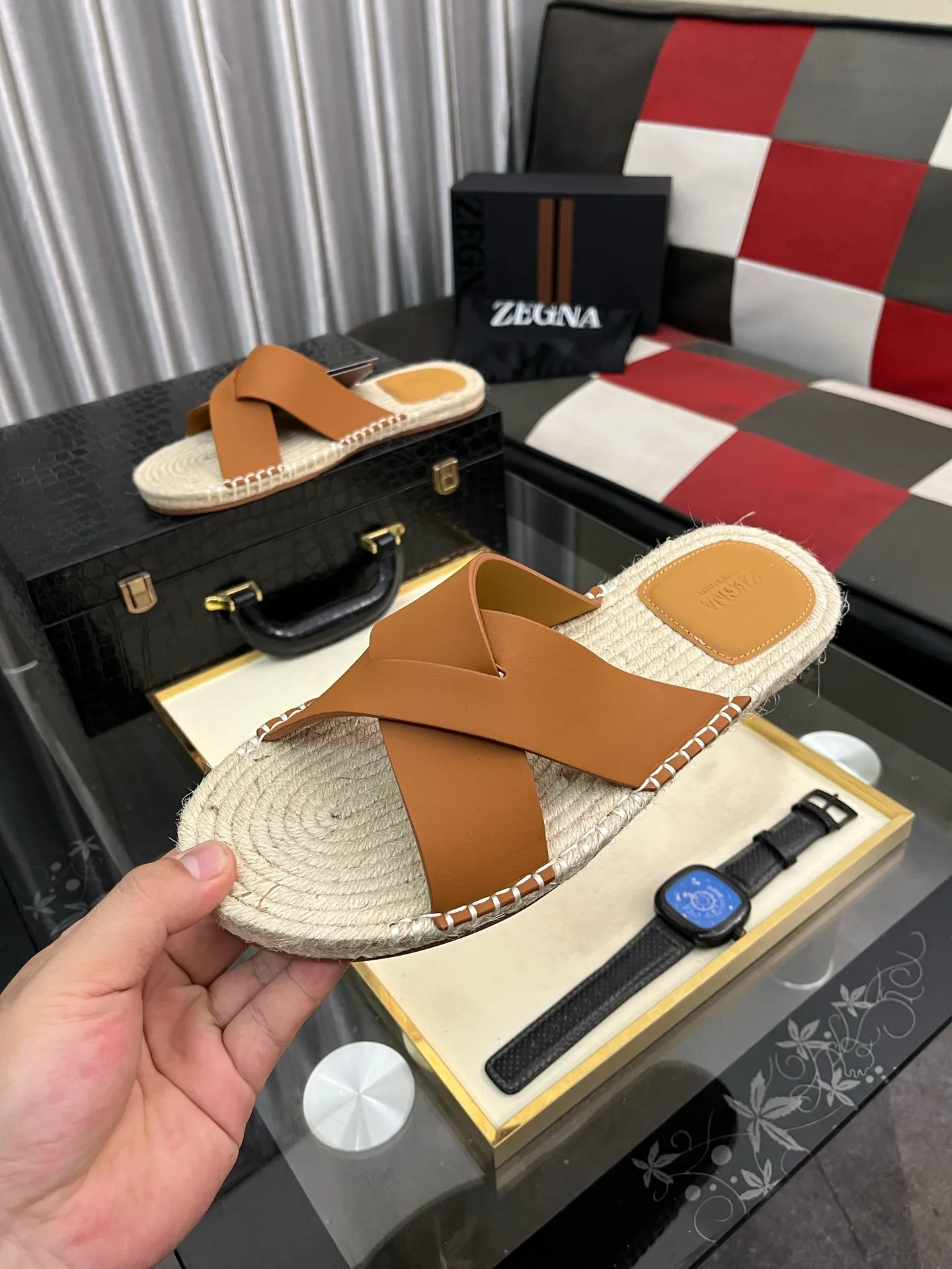 Men's shoes 💰320⌚️⌚️《HERMES》Hermès 💁♂️Men's casual slippers, compare the quality at the counter🧚🏿♂️ The upper layer has a stone pattern with clear texture, showing high-end, high-end, comfortable to wear and versatile. Purely hand-pulled, raw rubber breathable outsole, breathable and comfortable lambskin lining, 100% comfortable density, original rubber outsole wear-resistant code number 38-44. Can be customized 45-46-47